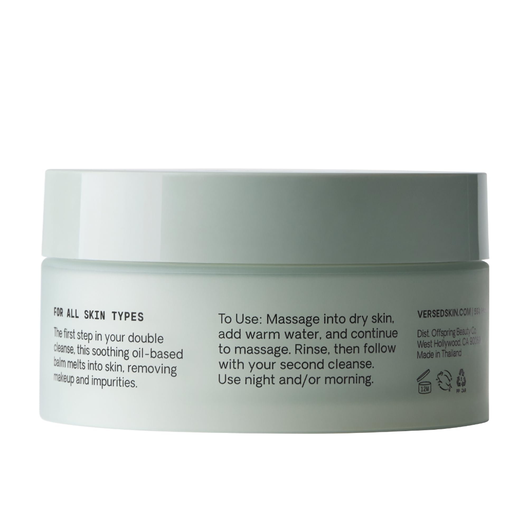 Démaquillage efficace du maquillage imperméable sans frottement.