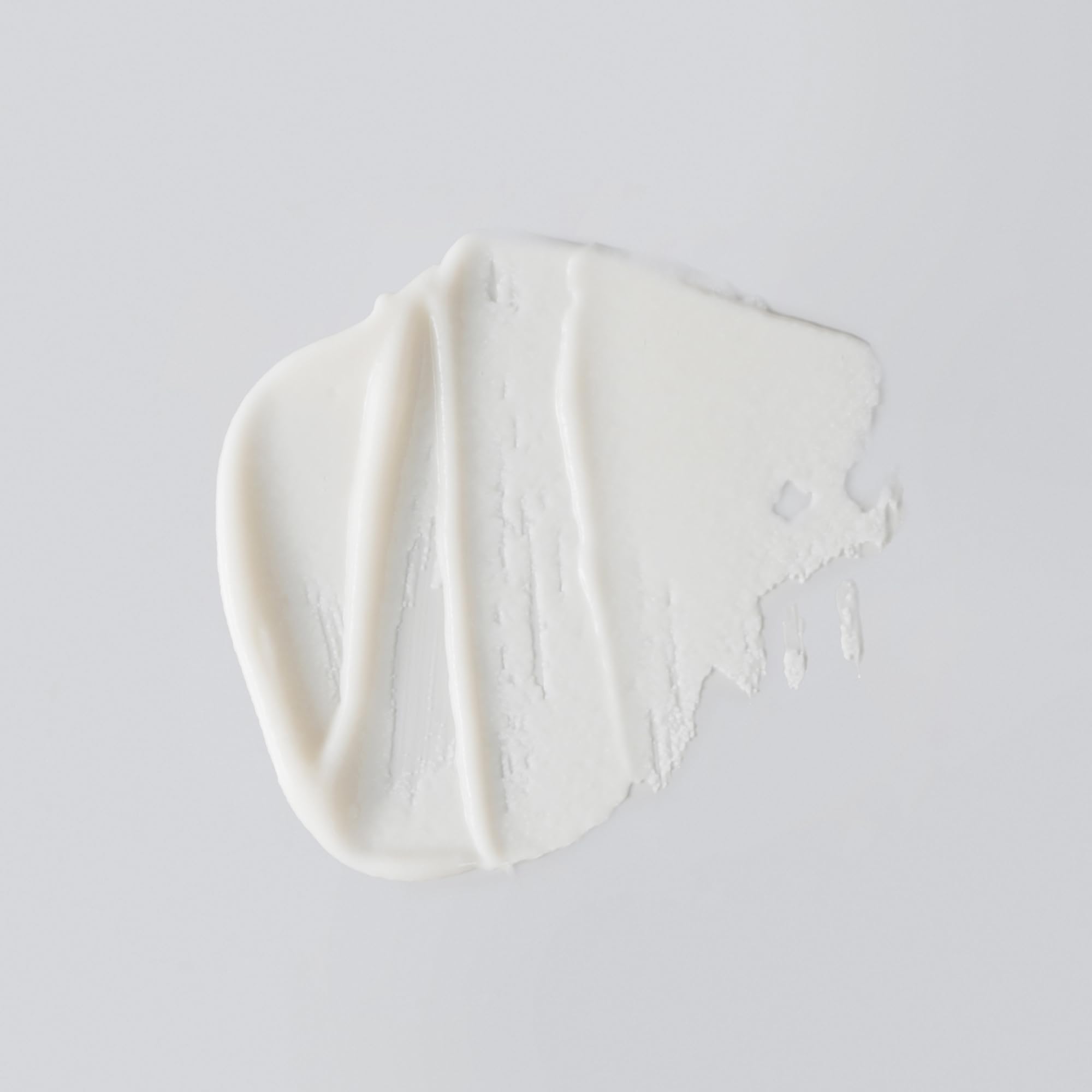 Versed Day Maker, texture crèmeuse prêt à nettoyer la peau en douceur.