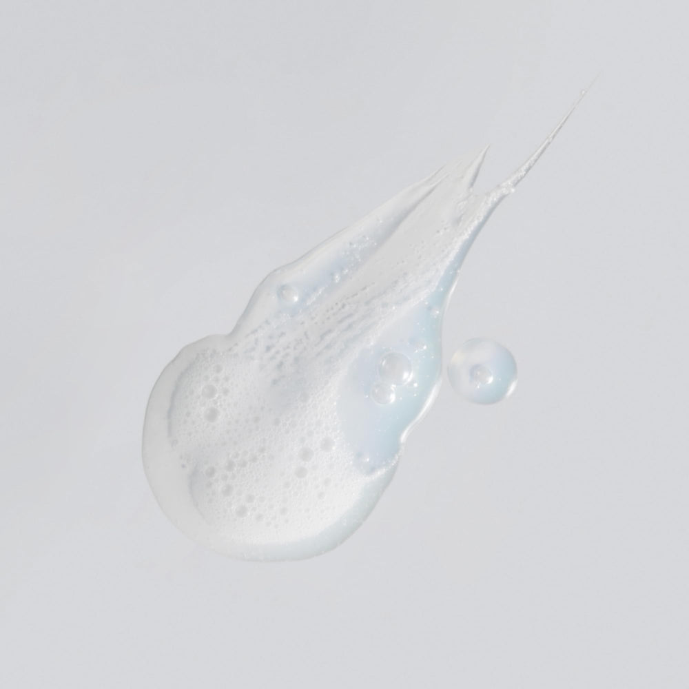 Voluptueuse texture gel hydratante de Versed Puriste nettoyant.