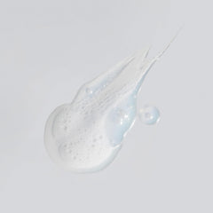 Voluptueuse texture gel hydratante de Versed Puriste nettoyant.