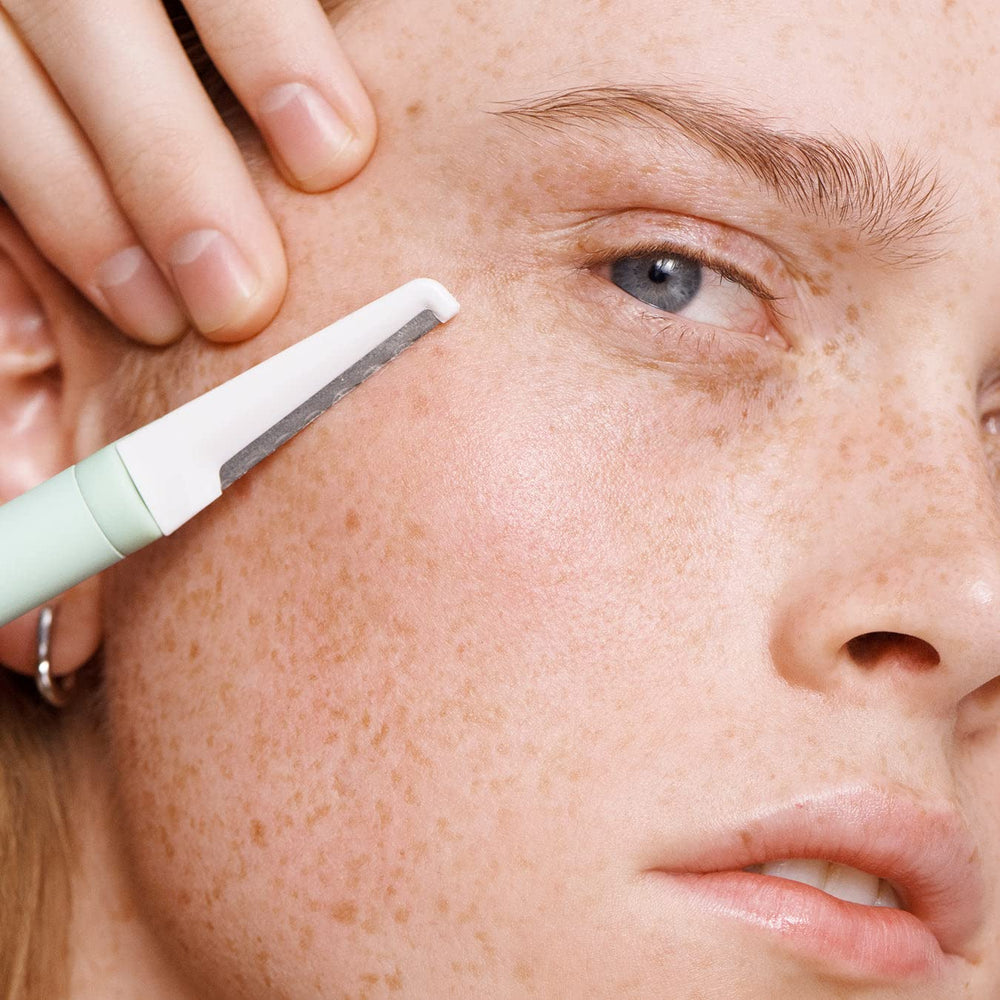 Versed utilisation-dermaplaning-guide: instructions simples et sans pression.