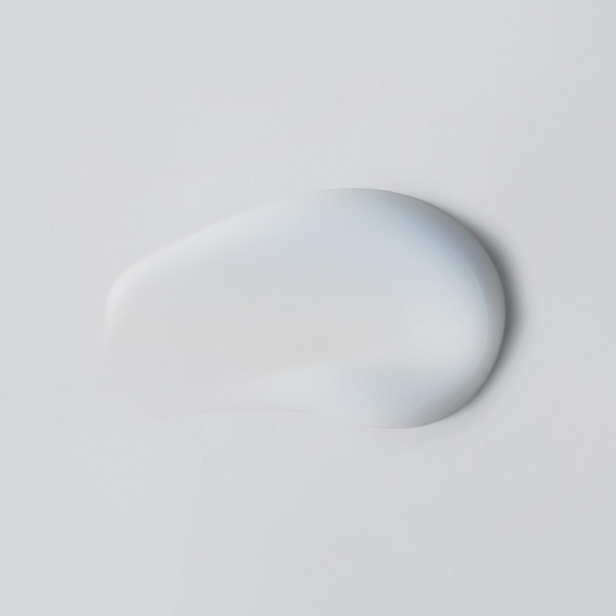Versed Water Rush sérum pompe — application précise et hydratante.