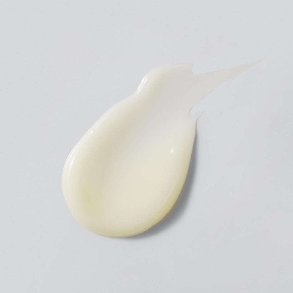 Texture hydratante du gel pour le contour des yeux; peau délicate enveloppée de douceur.