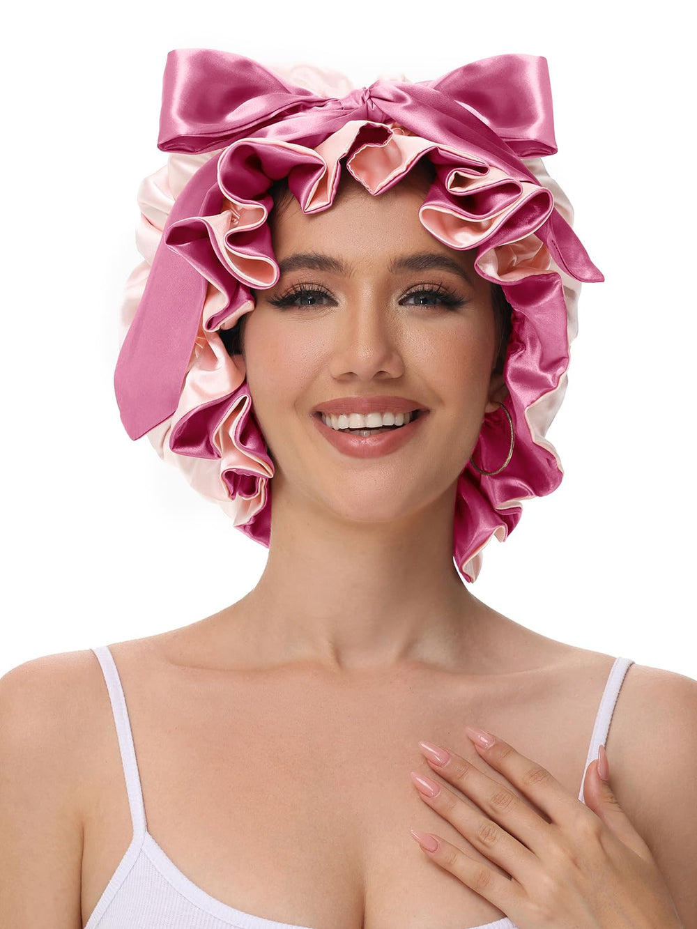 Vettres bonnet satin pour dormir sur mannequin, idéal pour cheveux bouclés.