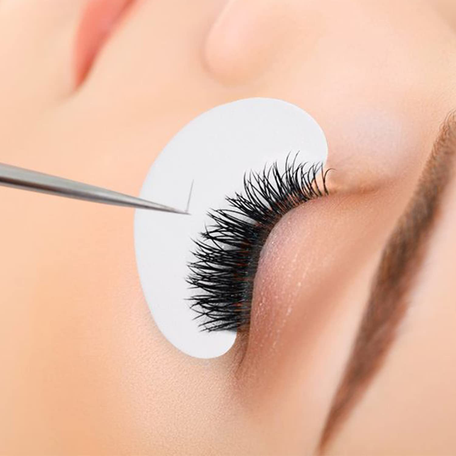 Utilisation en salon ou à domicile avec VEYES INC patches hydrogel.