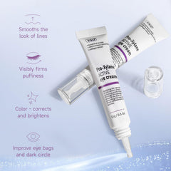 Application douce sur le contour des yeux avec les doigts