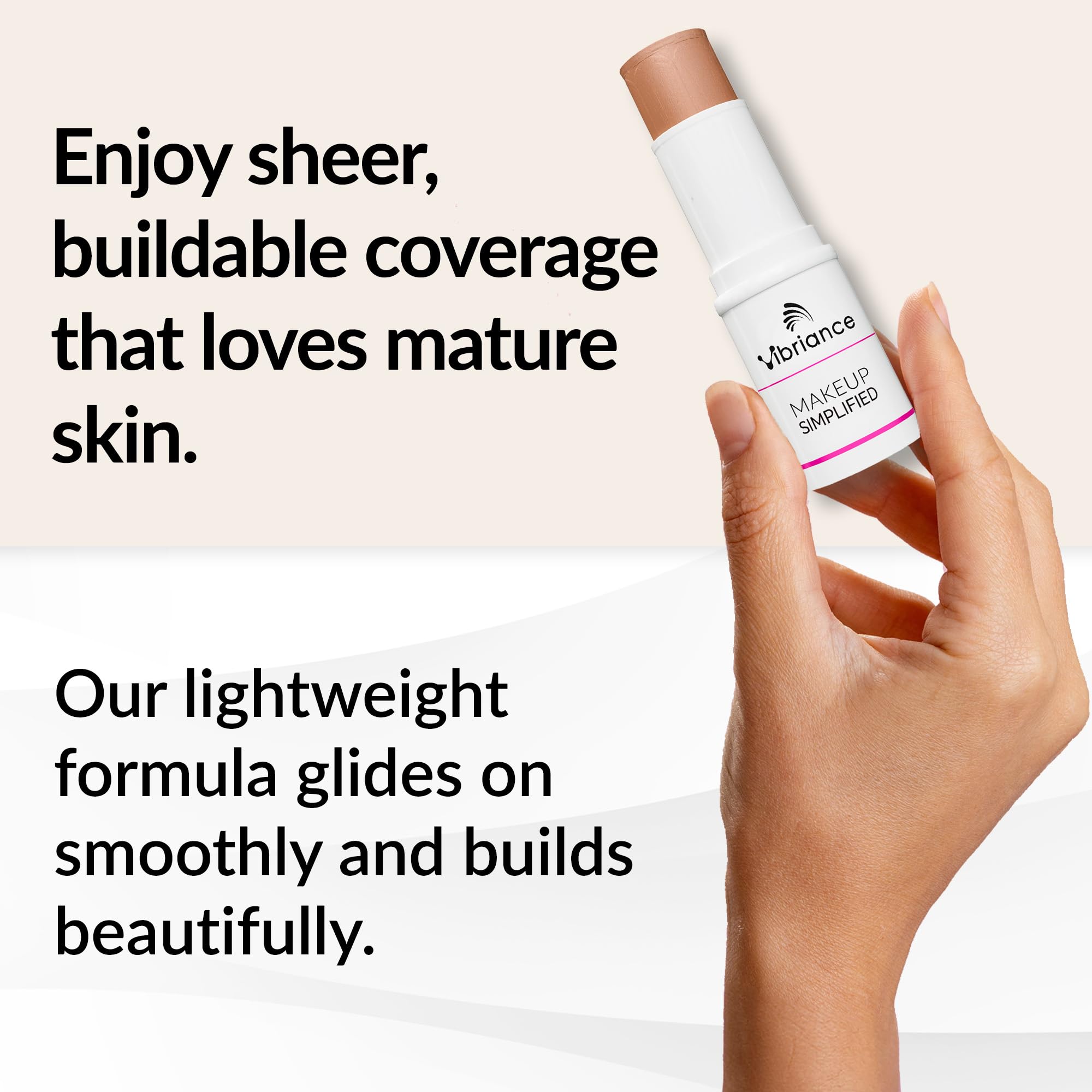 Texture crème du Complexion Sticks pour un teint uniforme et doux.