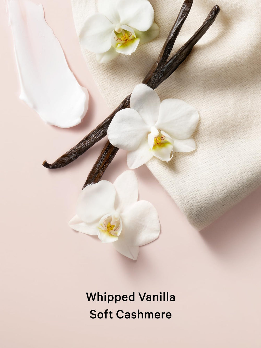 Texture crémeuse de Bare Vanilla Shimmer Lotion, hydratation longue durée.