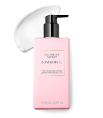 Lotion corporelle Bombshell, flacon élégant, hydratation légère et parfum fruité durable.