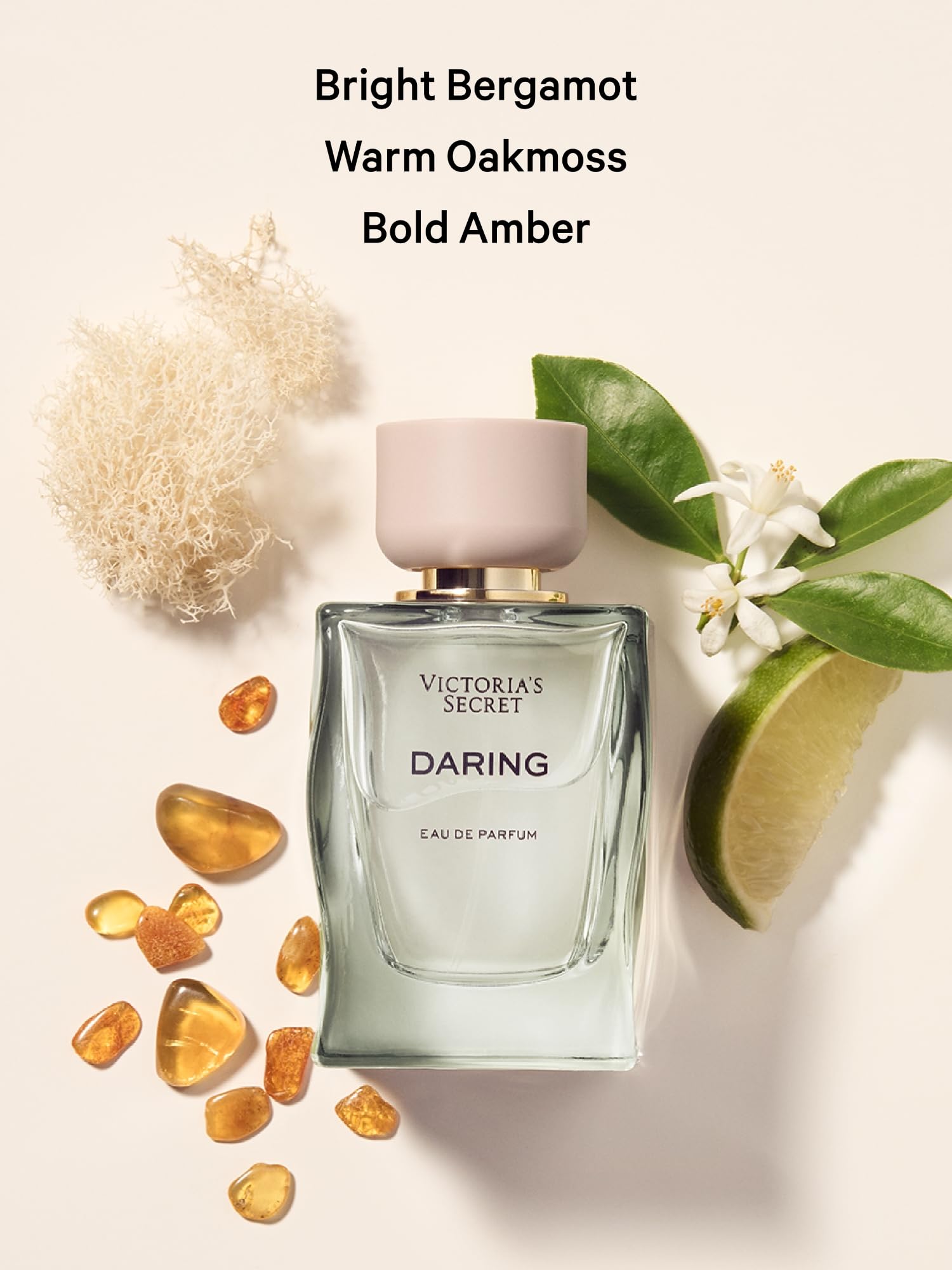 Texture lisse de la lotion Daring qui glisse facilement sur la peau.