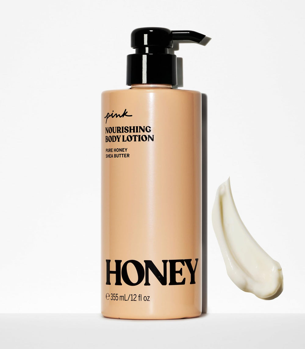 Victoria's Secret Pink Honey Lotion, emballage recyclé post-consommation visible.