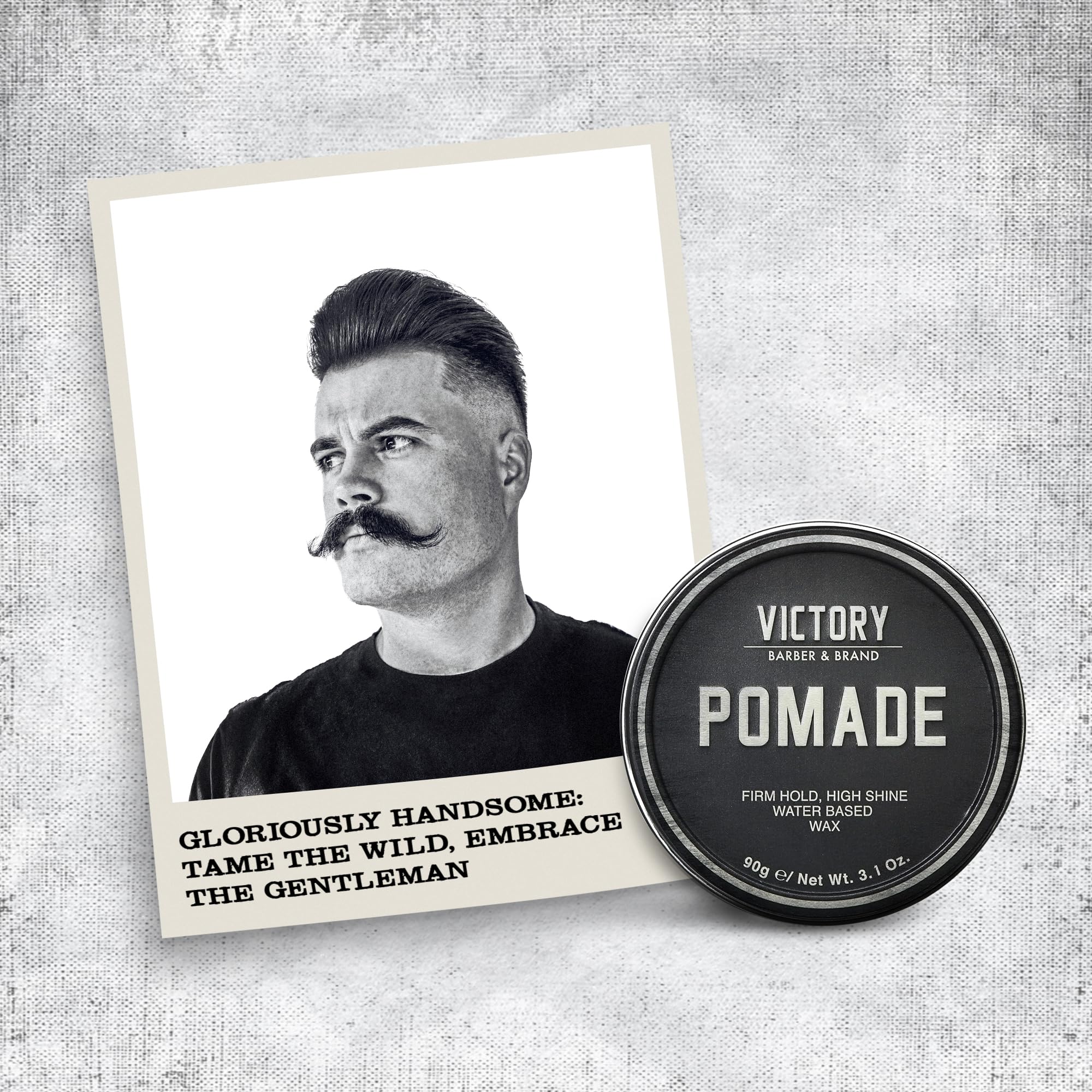 Victory Pomade pigment-violet: teinte distinguée pour une allure masculine.