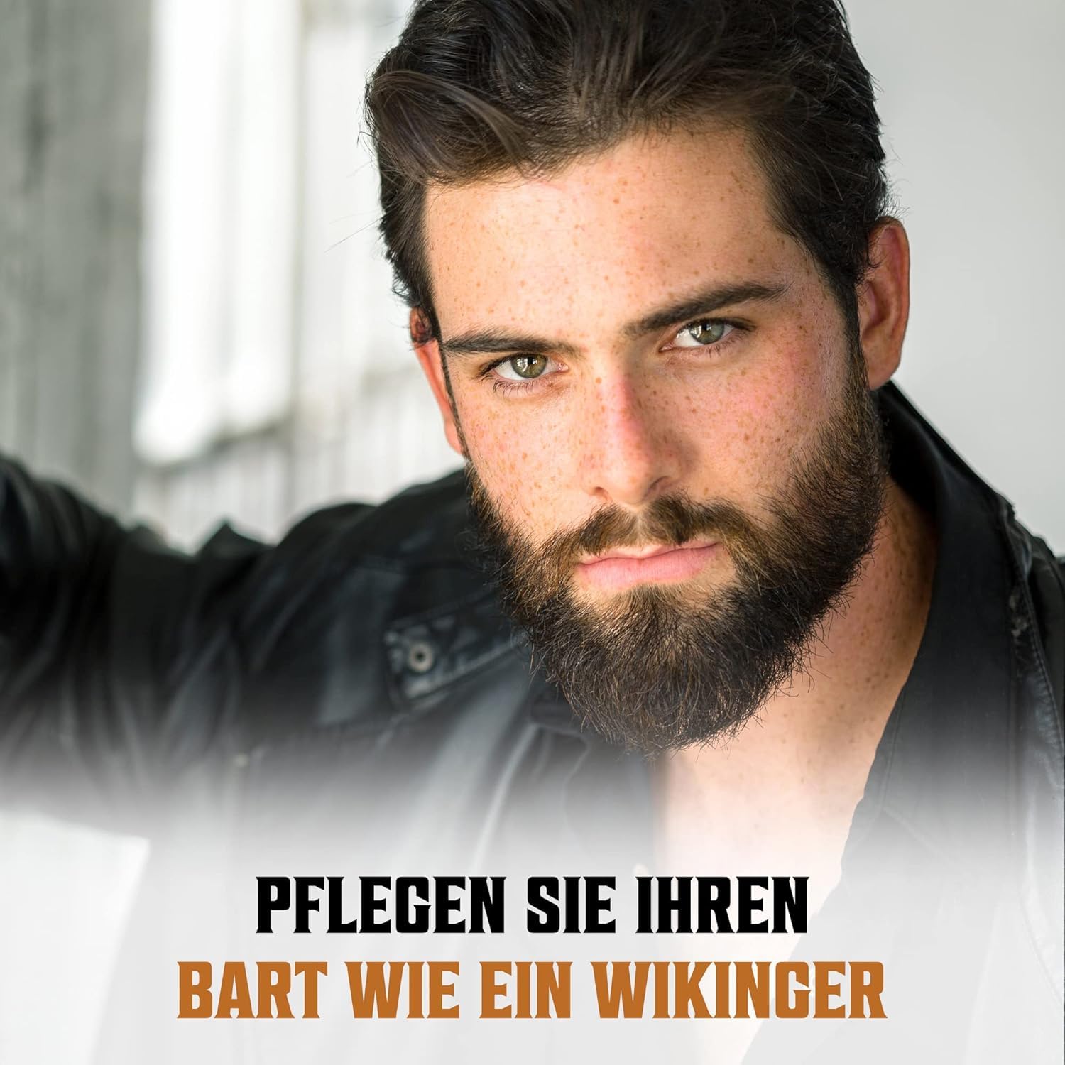 Application et massage pour une barbe plus douce avec Viking Revolution.