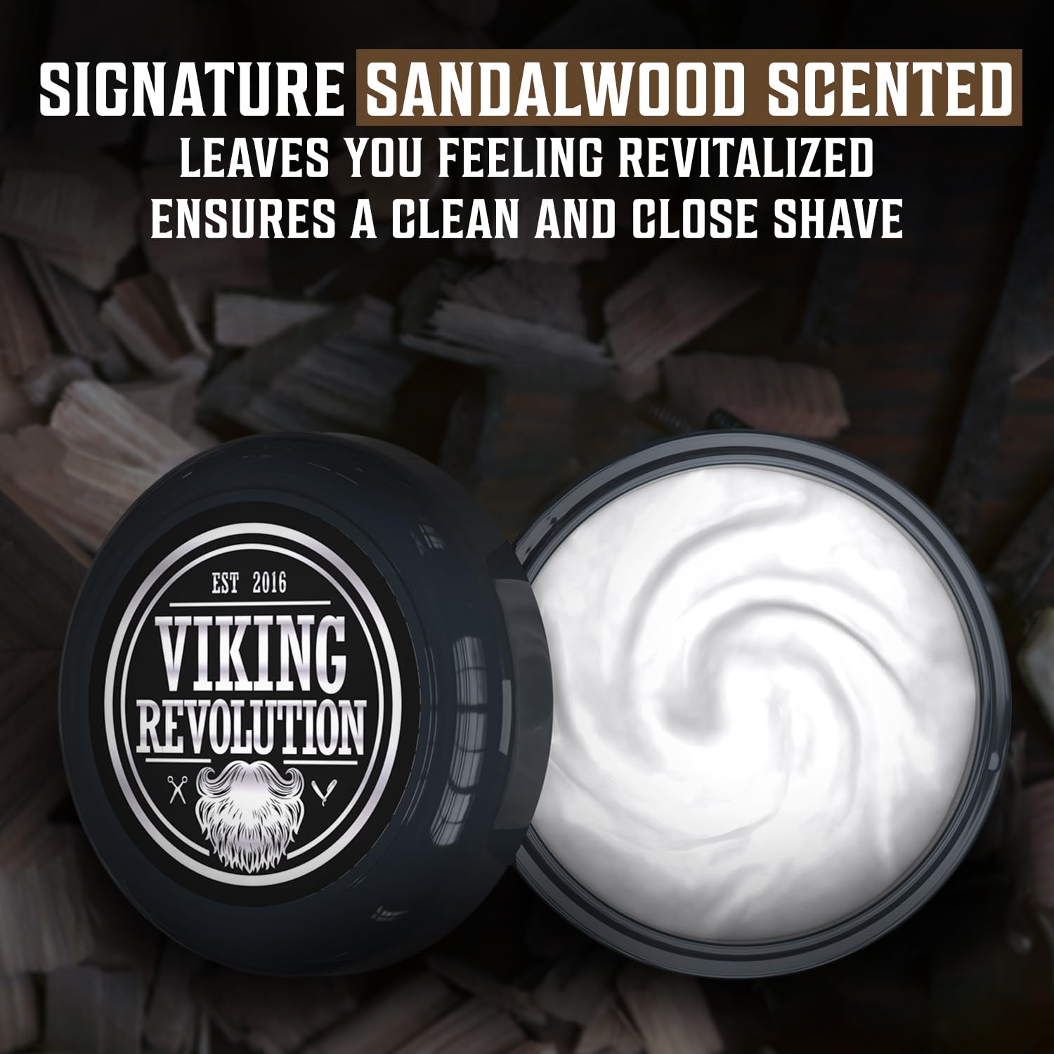 Application simple et ritualisée de la crème de rasage Viking Revolution.