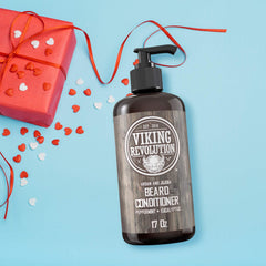 Application du conditionneur barbe — massage nourrissant par Viking Revolution.