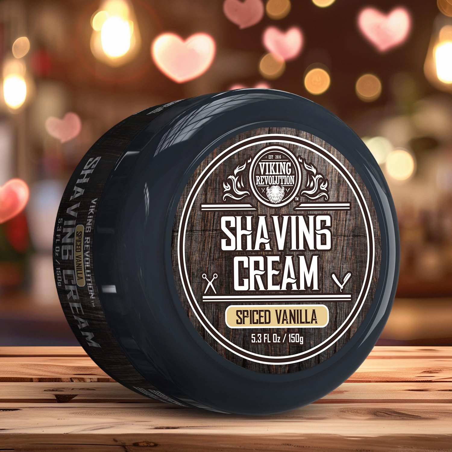 Viking Revolution mousse riche couvrant les poils pour un rasage précis.