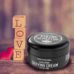 Formulation douce pour peaux sensibles de Viking Revolution lors du rasage.