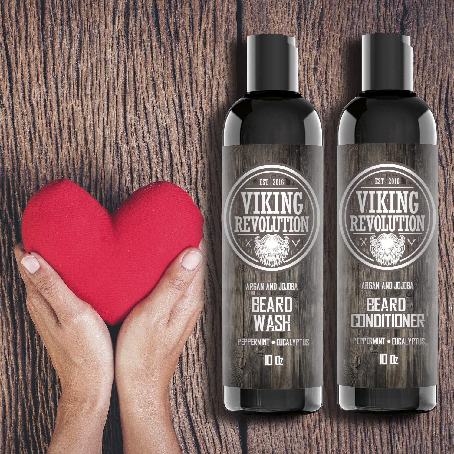 Viking Revolution Mousse lavante barbe offre une texture riche et agréable.
