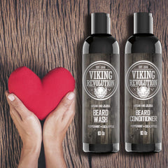 Viking Revolution Mousse lavante barbe offre une texture riche et agréable.