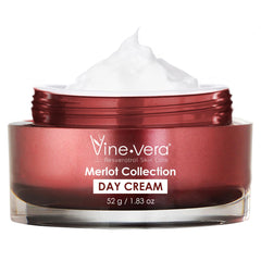 Crème de jour Merlot Vine Vera, texture veloutée offrant hydratation durable