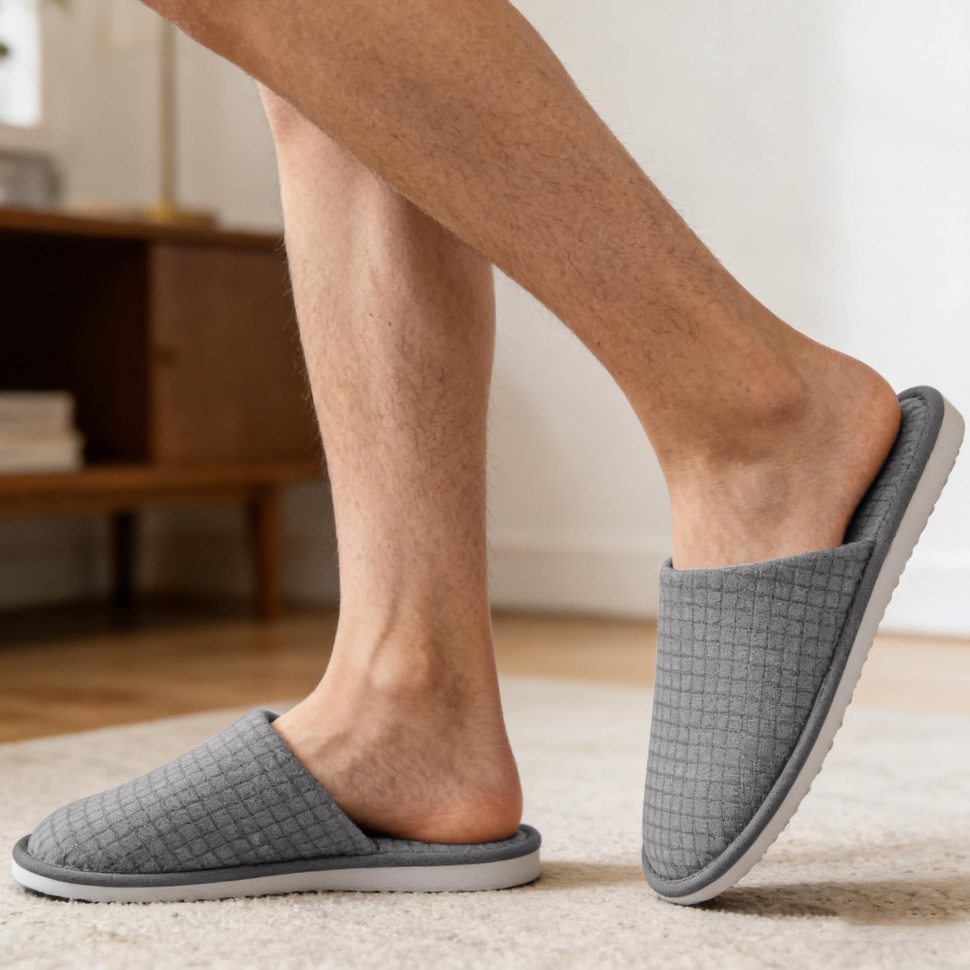 Chaussons jetables gris Vipay, emballage scellé, idéal pour spa et hôtel.