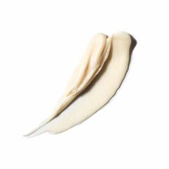 Application facile du soin VIRTUE, idéale après-shampooing pour plus de volume.