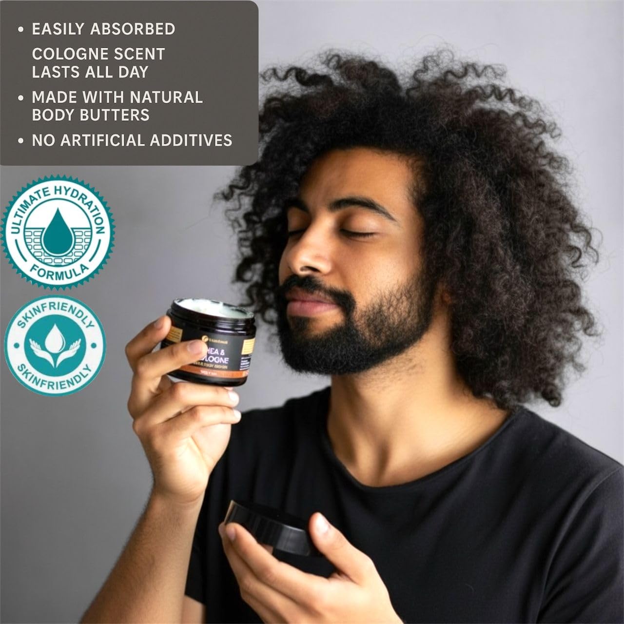 Application douce du beurre corporel homme sur la peau