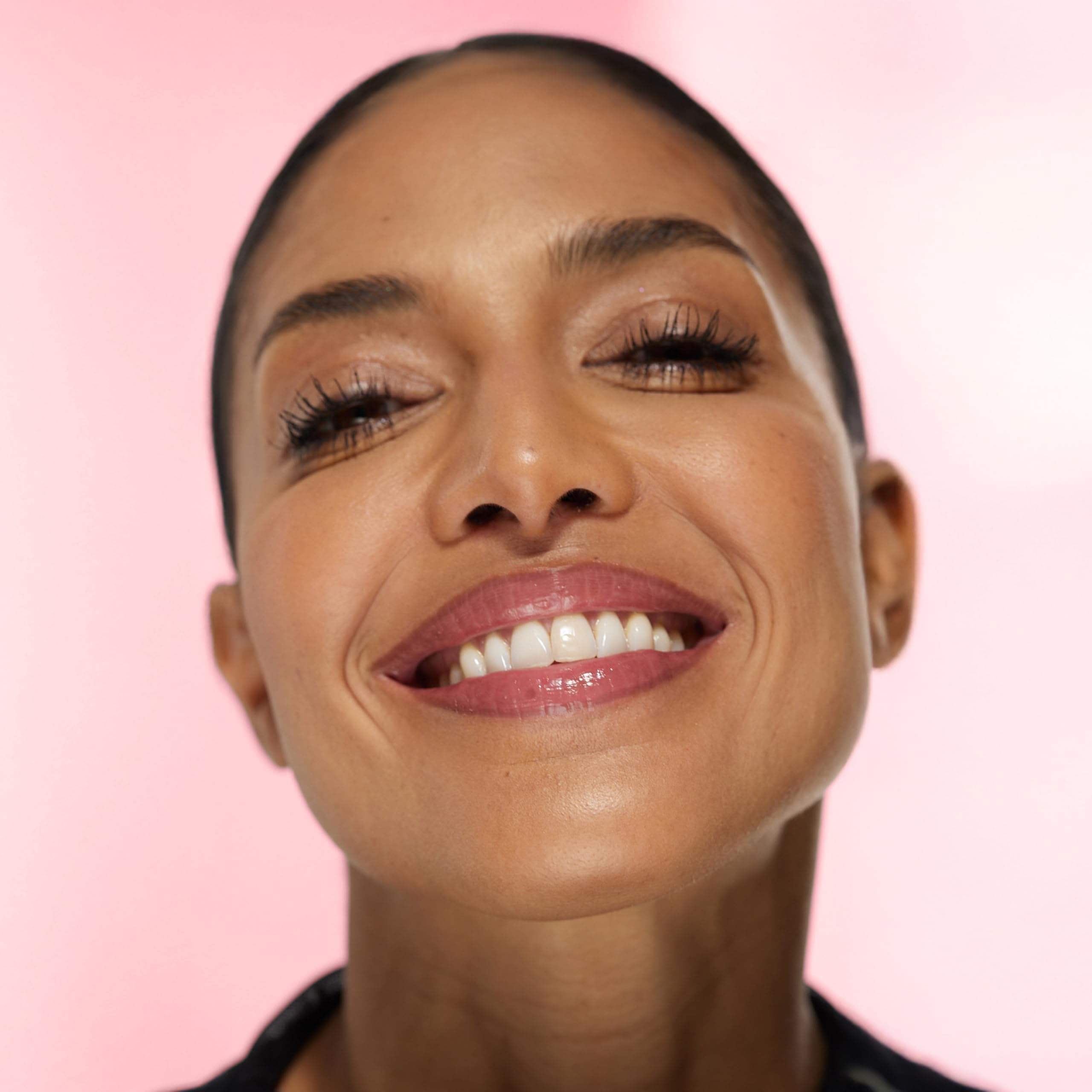 Confort durable offert par Vivienne Sabó Gel Lipliner Grand Volume.