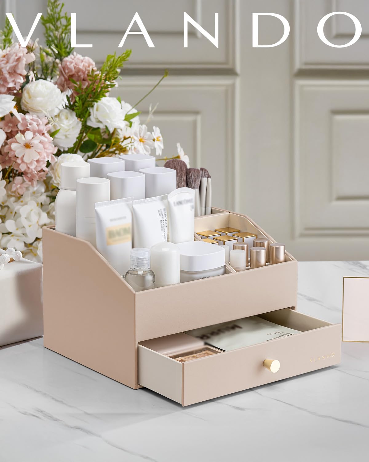 Vlando Organisateur Accessoires Beauté maximise l'espace sur la coiffeuse.