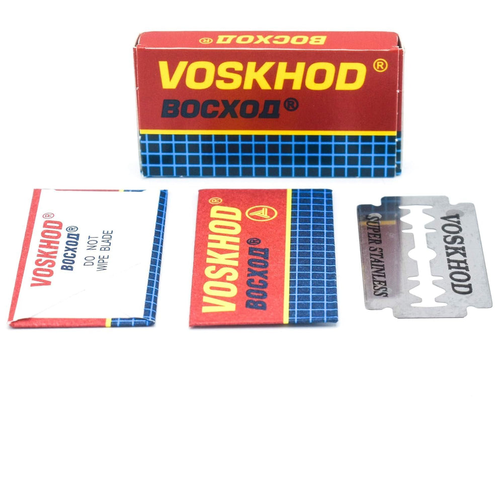 Voskhod 100 lames double-tranchant dans emballage, prêt à durer pour des rasages réguliers.
