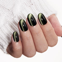 Huile cuticule incluse pour nourrir les ongles.