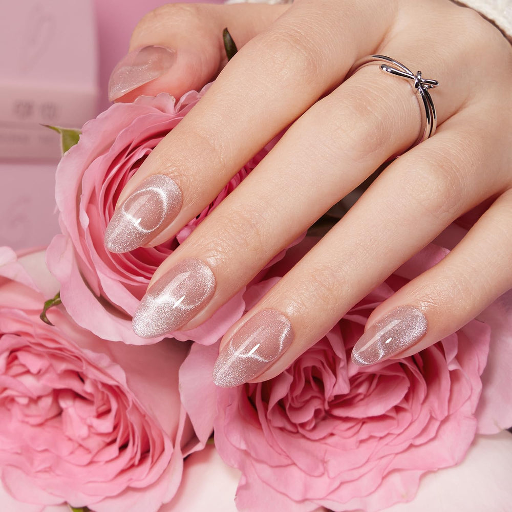 VSALON Ongles adhésifs courts amande nude, finition élégante et naturelle.
