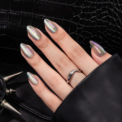 Effet œil-de-chat holographique sur les ongles VSALON forme amande courte.