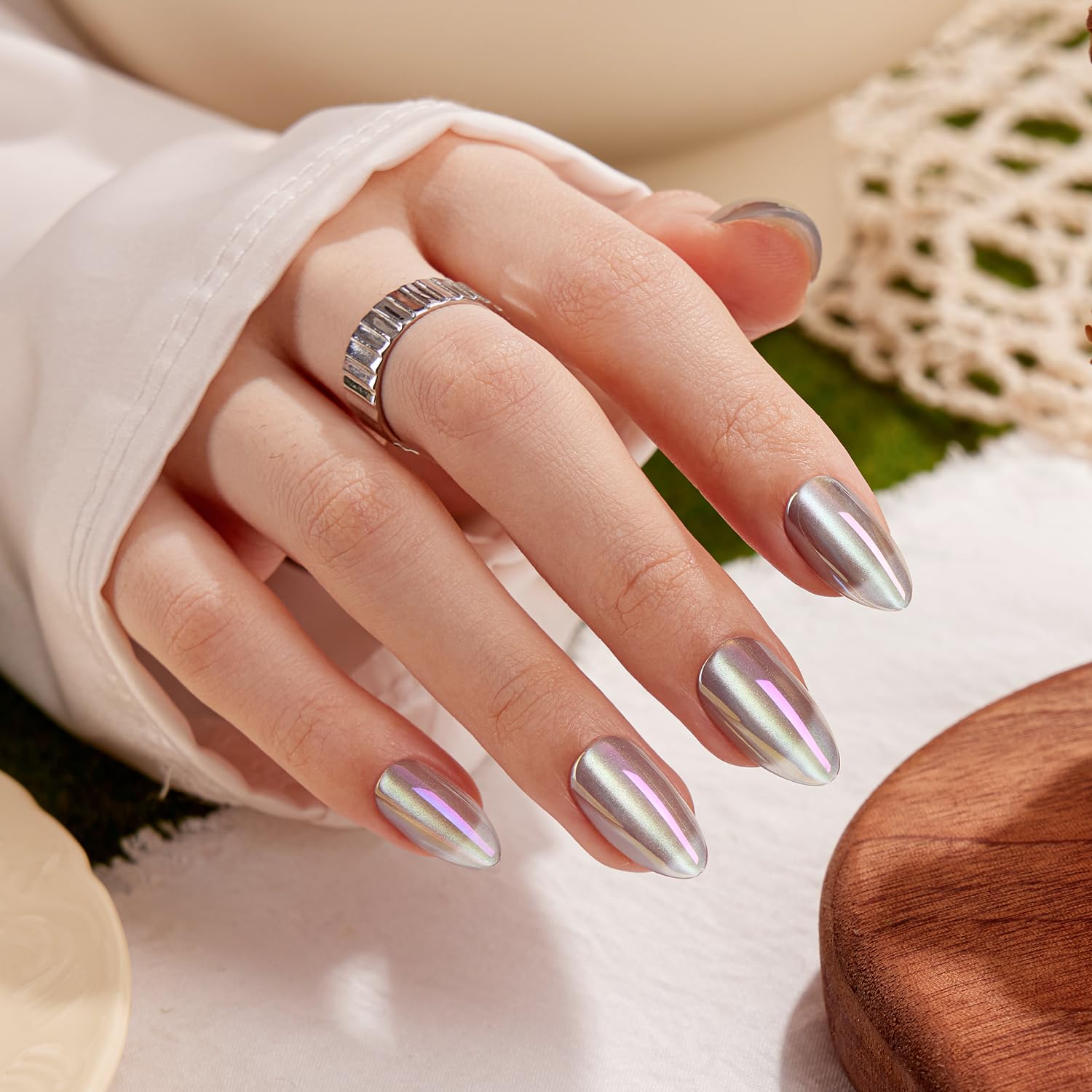 Ensemble d’ongles adhésifs VSALON prêt à poser pour une manucure rapide et chic.