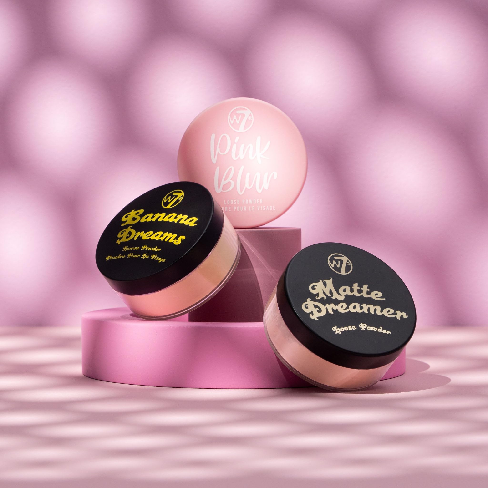 W7 poudre libre Rose, teinte éclairante pour un teint frais autour des yeux.