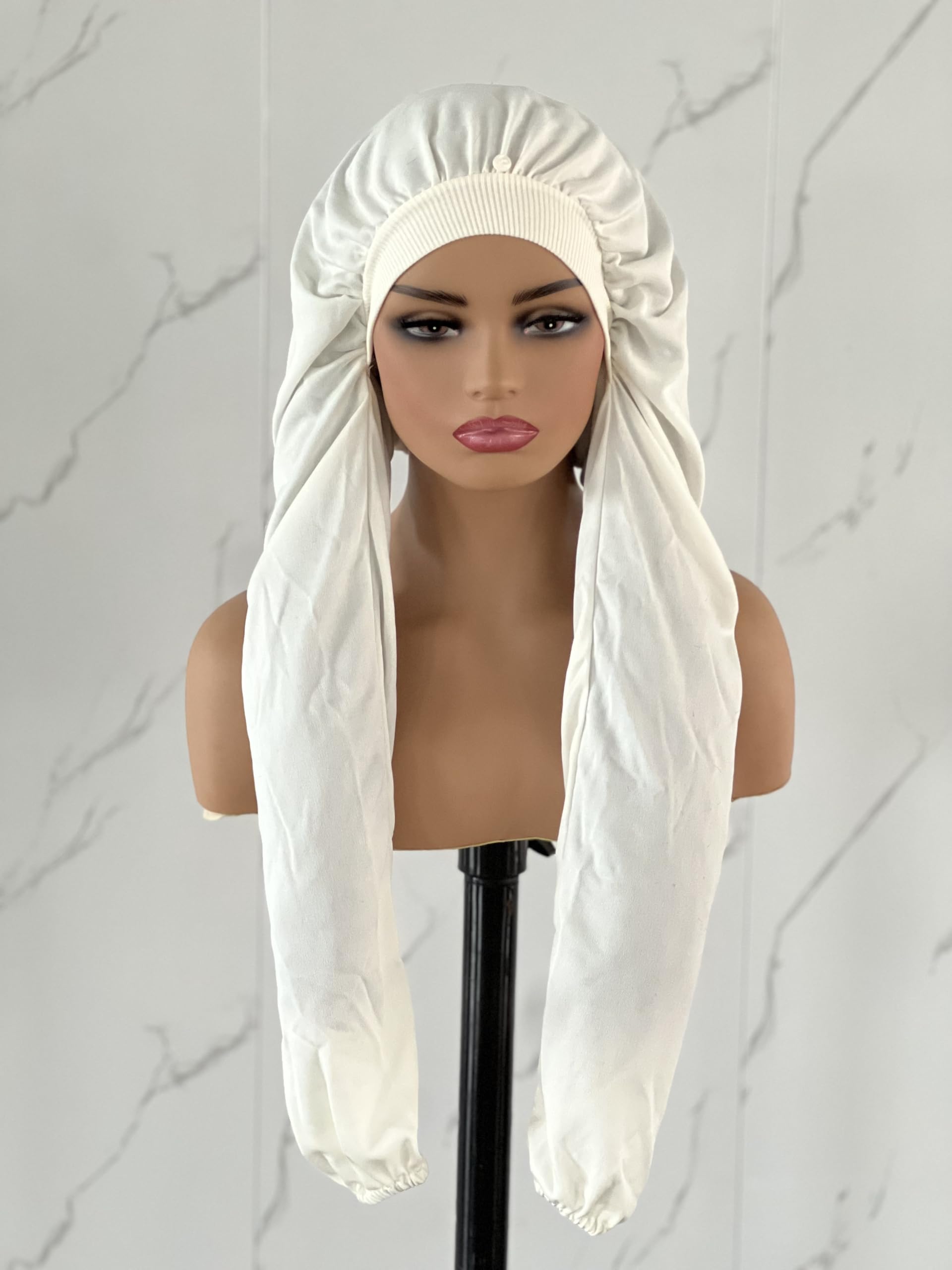 Réveil plus net avec le bonnet noir WAIW HAIR, cheveux en place.