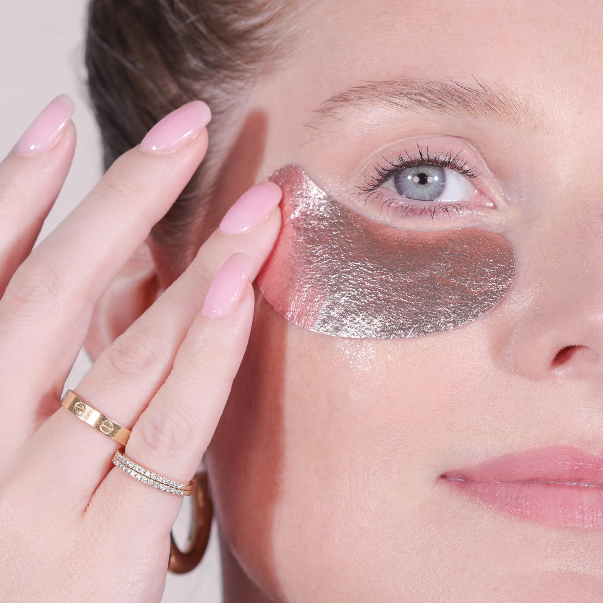 Ingrédients clés Wander Beauty Baggage Claim – hyaluronique et calendula pour hydratation.