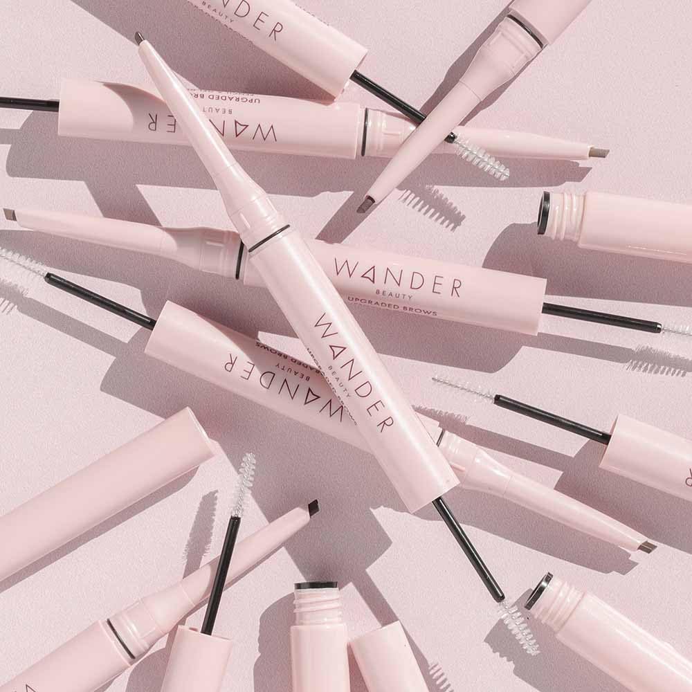 Wander Beauty Usage quotidien: arceau de sourcils définis et disciplinés.