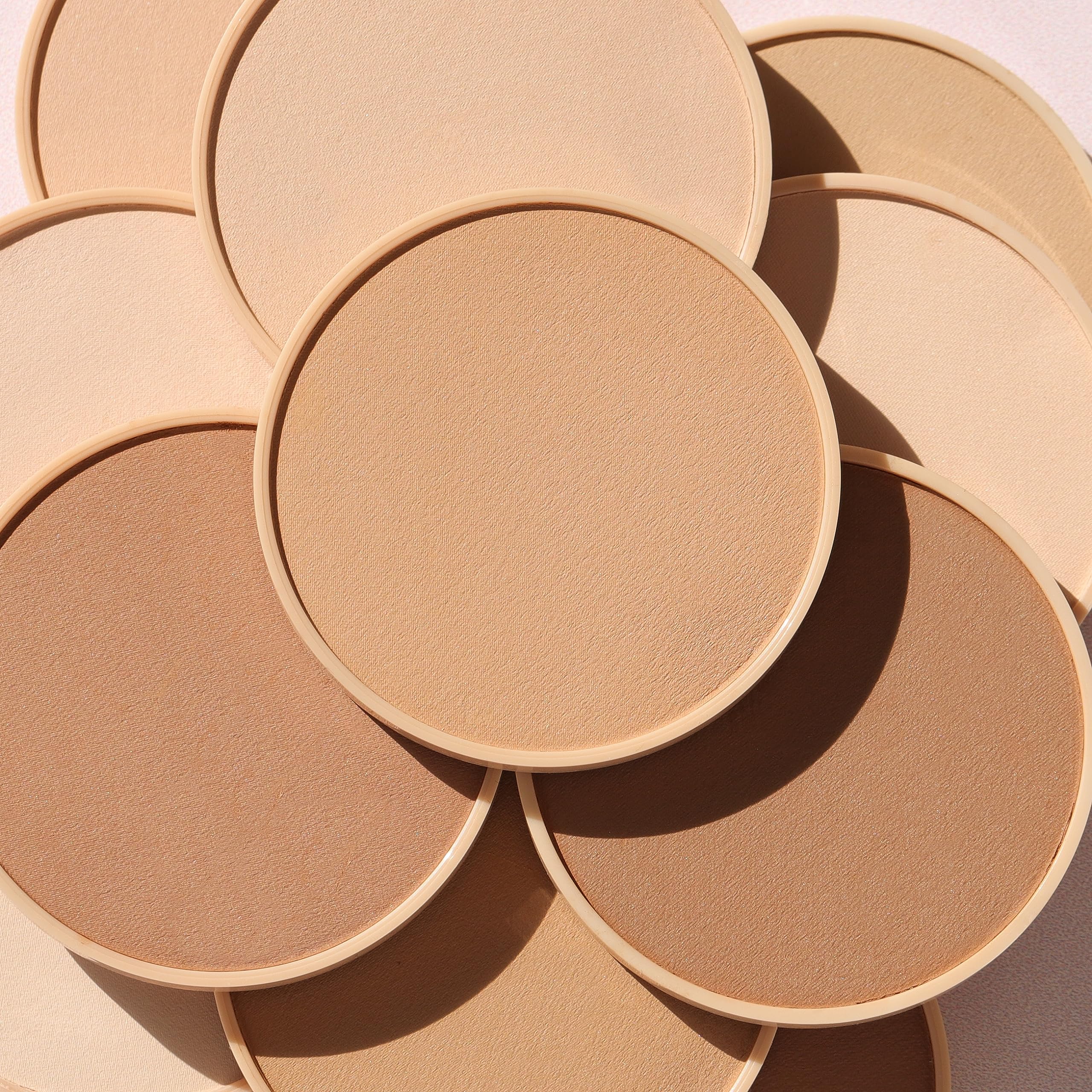 Absorption-brillance: Wander Beauty Wanderlust Poudre Foundation aide à contrôler la brillance.