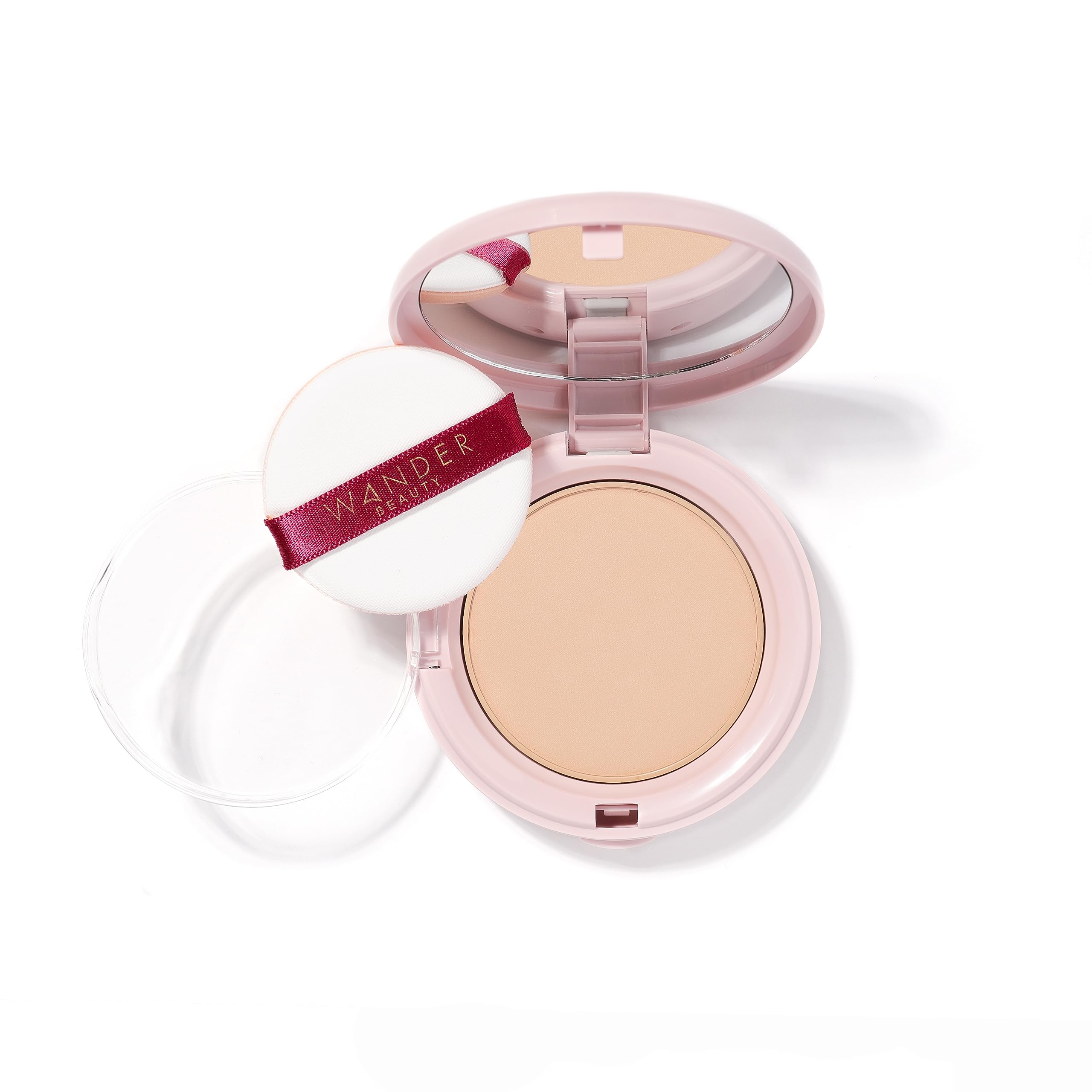 Wander Beauty Wanderlust Poudre Foundation dans son compact, couverture modulable et légère.