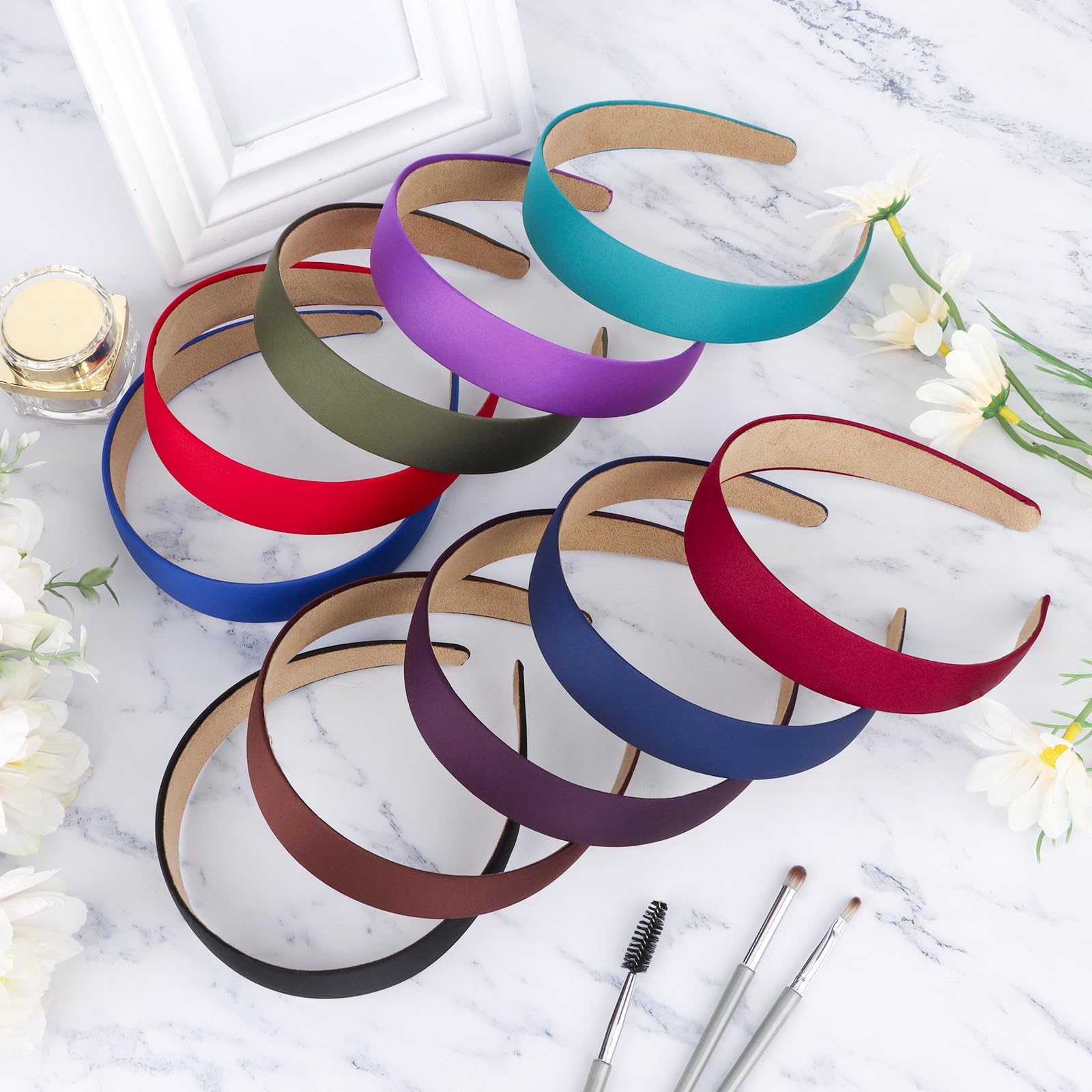 Bandeau satin détail ruban Wecoe, montre la finition soignée et le confort.