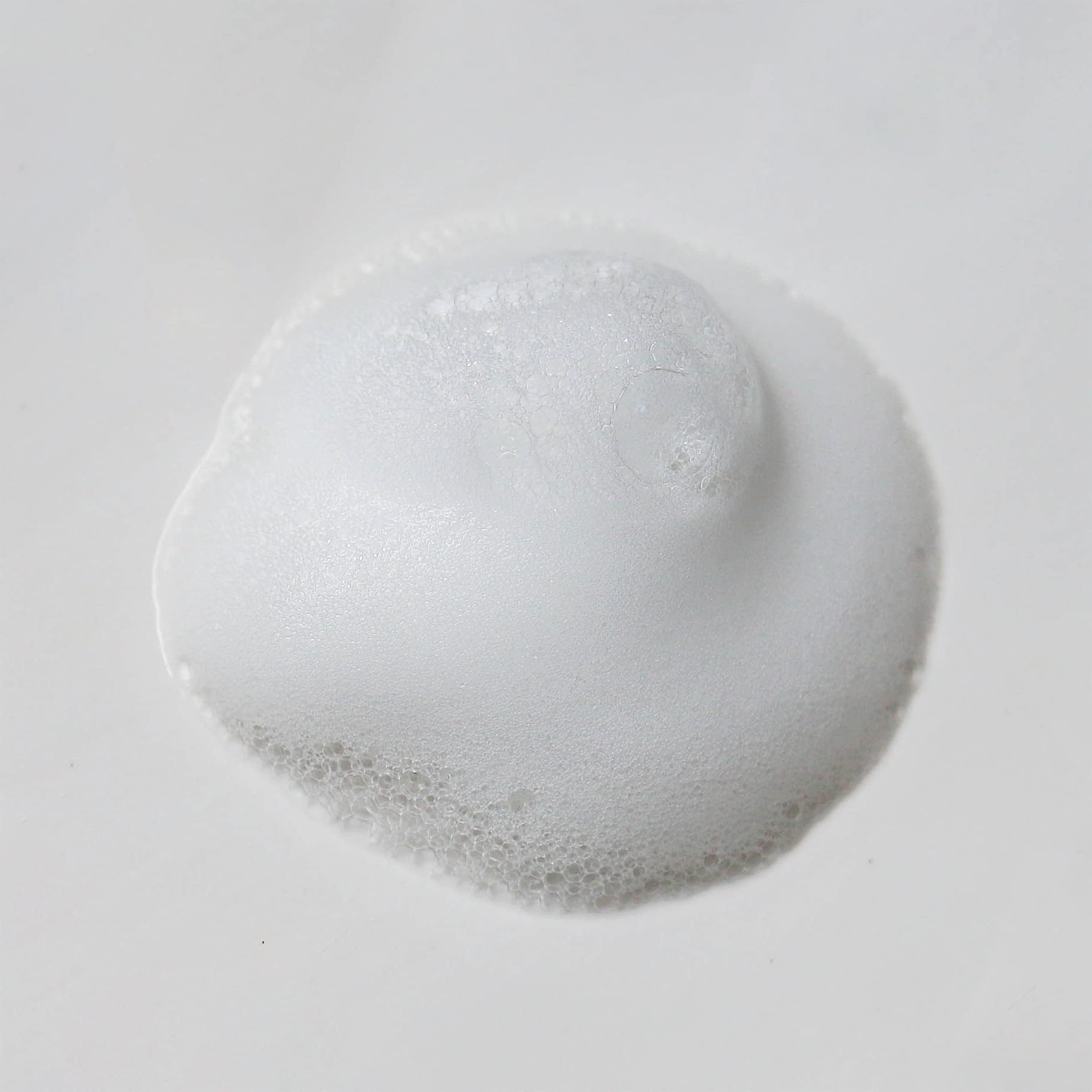 Weleda Mousse Nettoyante Visage – testée dermatologiquement pour une routine fiable.