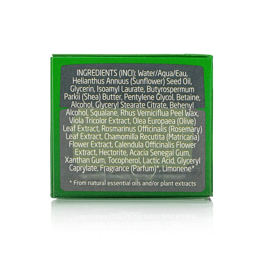 Texture onctueuse de la crème nocturne Weleda, idéale pour hydrater en profondeur.