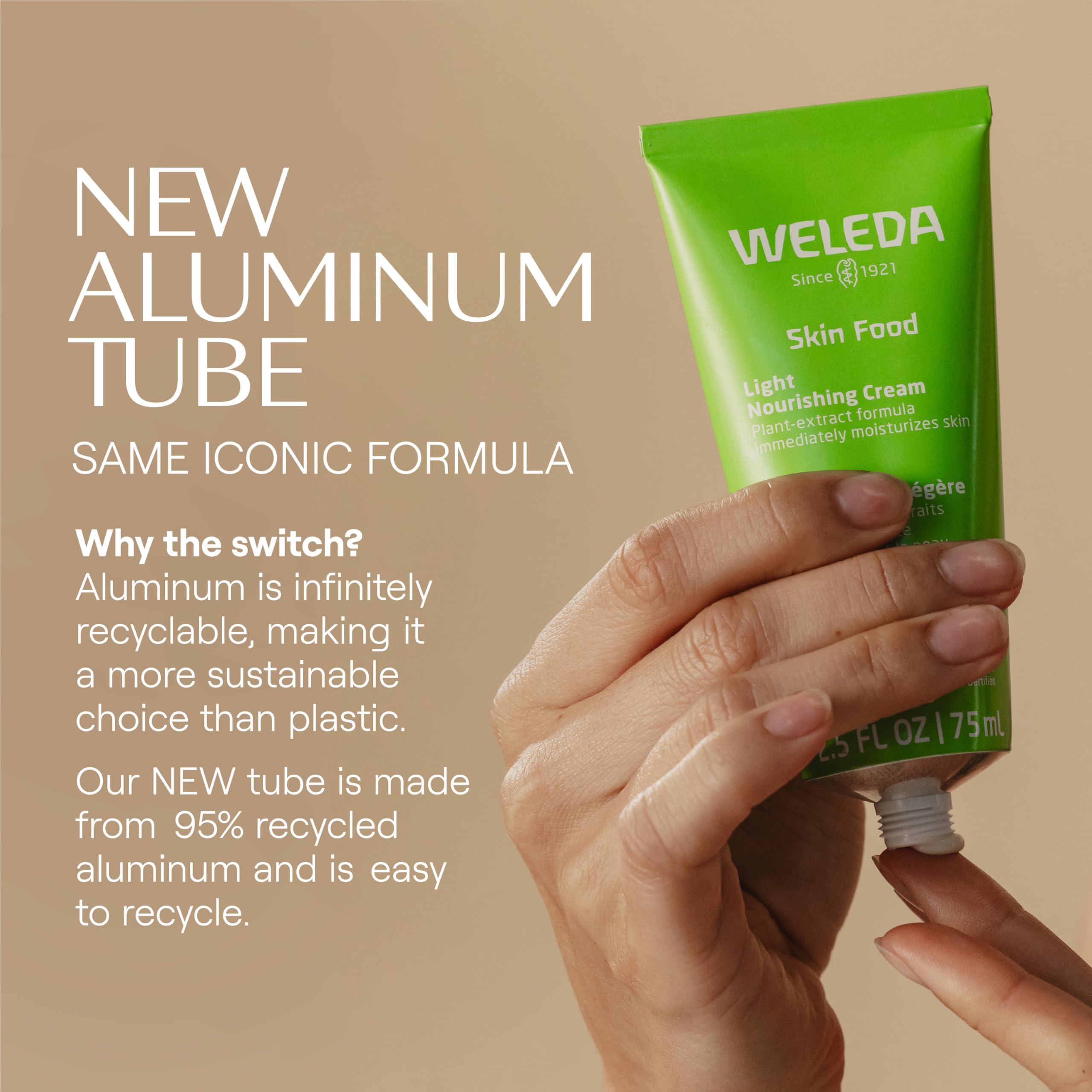 Weleda Skin Food Light application mains, rituel quotidien pour hydratation durable.