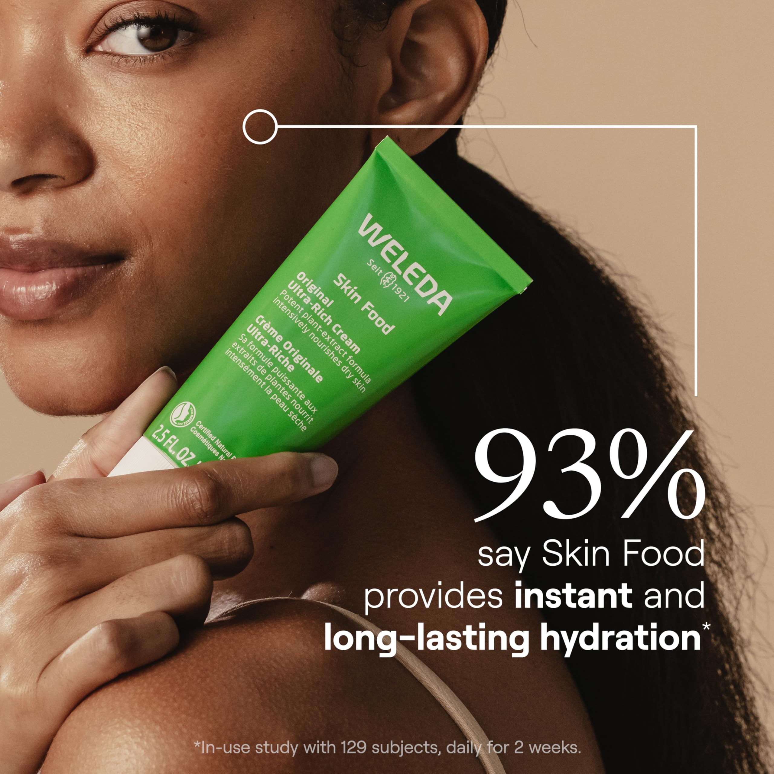Weleda Skin Food Original, application sur les mains pour hydrater durablement.