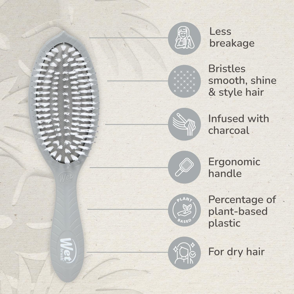 Brosse Wet Brush Go Green Charbon – distribution des huiles naturelles pour cheveux brillants.