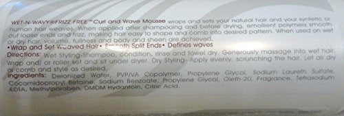 Wet N Wavy Mousse bouclante – application sur cheveux humides pour du volume durable.