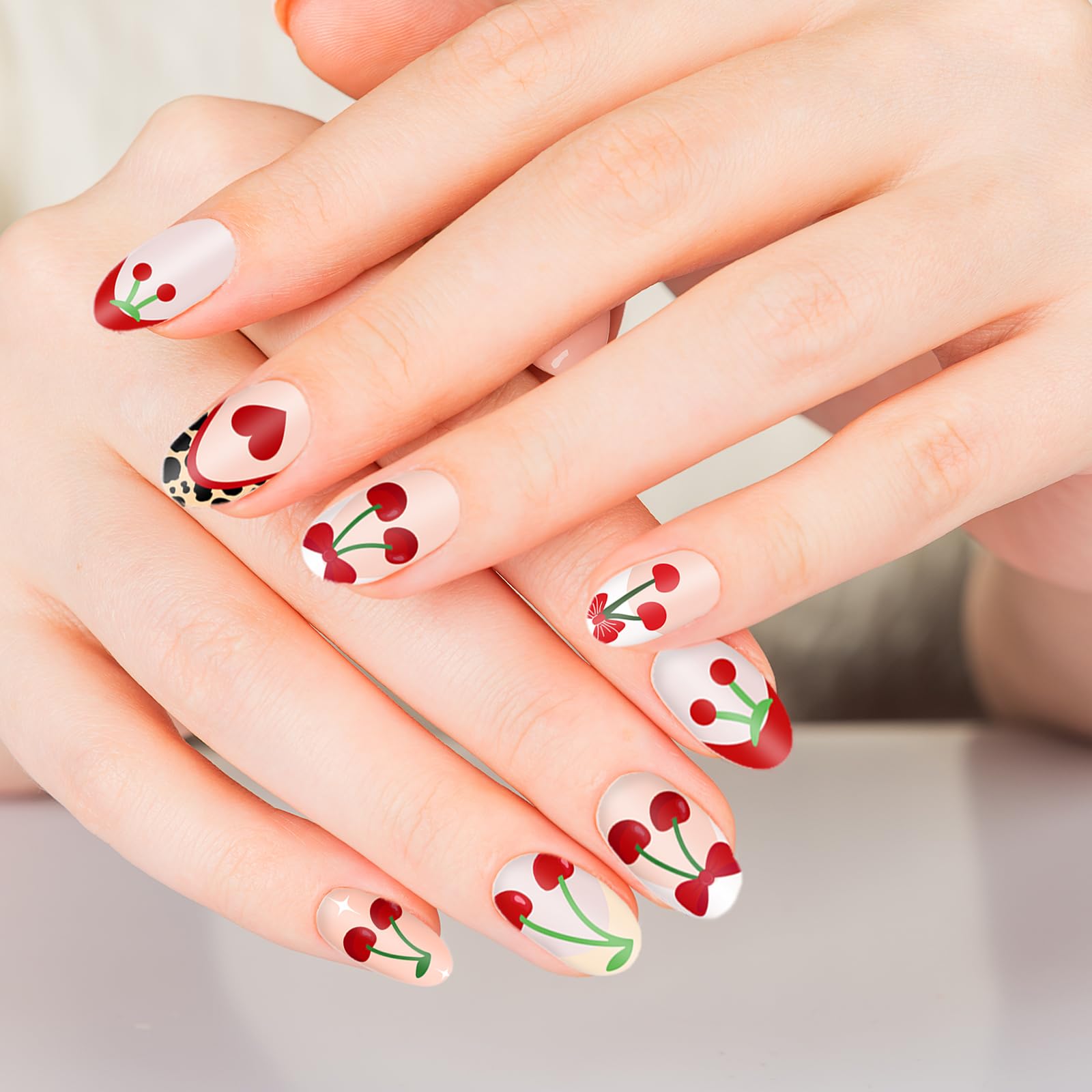 Whaline motif Cerise: motifs charmants pour votre nail art.