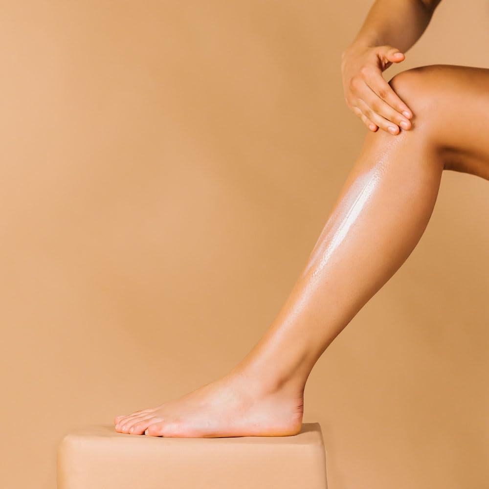 Texture soyeuse du lait bronzant Whish qui s’étale sans traces.