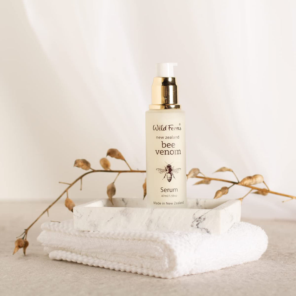 Wild Ferns gelée royale et miel Manuka, texture onctueuse prête pour routine nocturne.